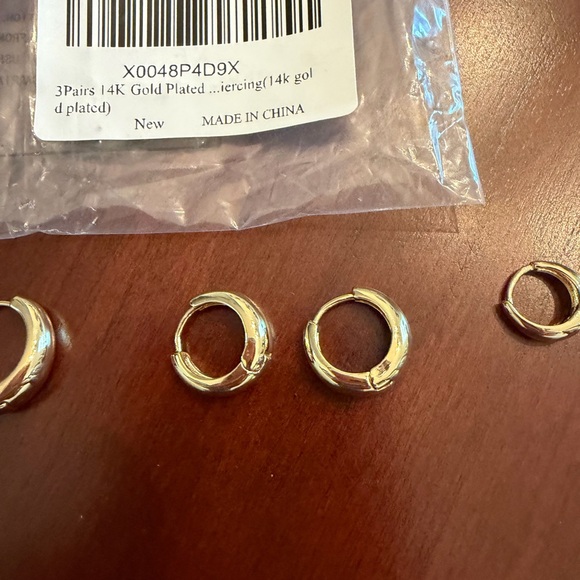 3 pairs of 14k Gold Plated Earrings. New in Box! - Picture 8 of 9